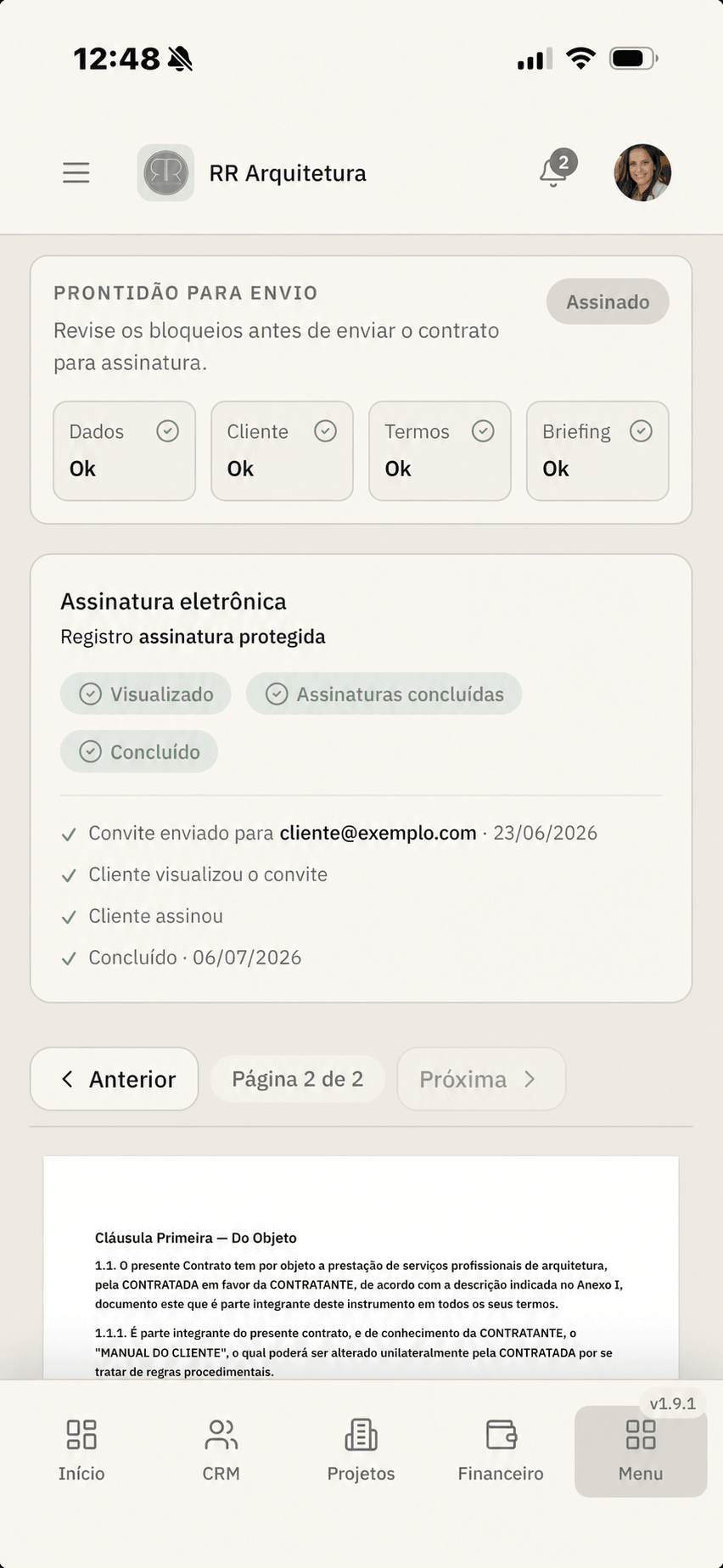 Contrato assinado eletronicamente, ligado ao cliente e ao projeto